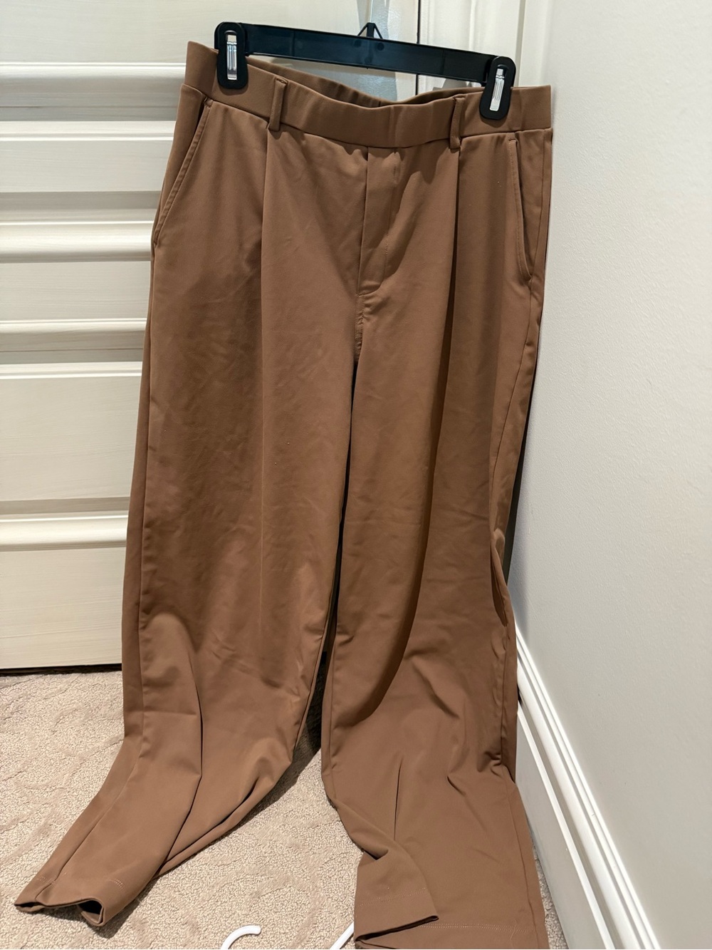 Wide-Leg Dress Pants in Brown